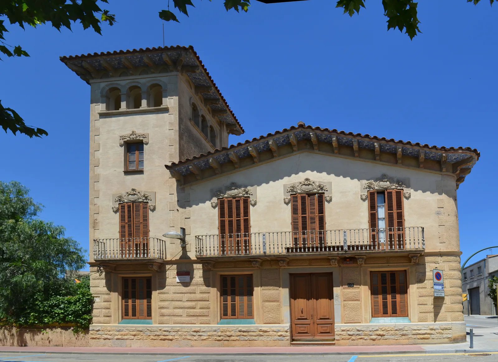 Casa Figueras, edificio modernista del Passeig Vilaret de Cassà de la Selva que Ecopinsa está reformando